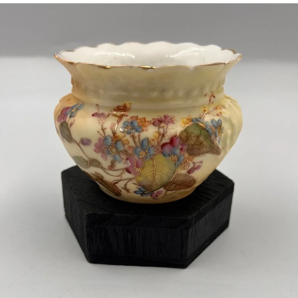 Royal Rudolstadt Bavaria Hand Painted Floral Porcelain Jardiniere Lion Handles